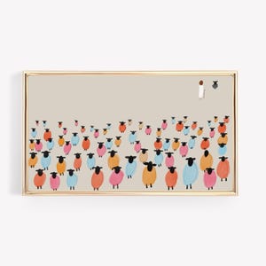 Könnte beinhalten: Ein gerahmter Druck einer bunten Illustration einer Schafherde mit einer einzelnen Figur in der Ferne. Die Schafe sind in verschiedenen Schattierungen von Rosa, Orange, Blau und Grün.