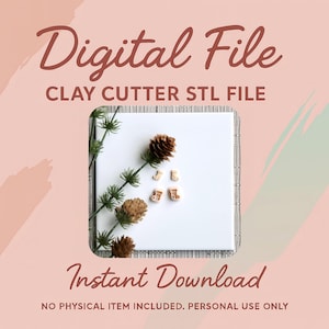 Puede incluir: Archivo digital para archivo STL de cortador de arcilla. La imagen muestra tres pequeños cortadores de arcilla con forma de calcetines navideños. La imagen también incluye piñas y vegetación sobre un fondo blanco. Las palabras "Digital File" e "Instant Download" están escritas en cursiva.