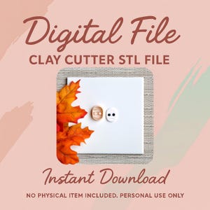 Puede incluir: Archivo digital para archivo STL de cortador de arcilla. La imagen muestra dos pequeños cortadores de arcilla, uno que se asemeja a una momia y el otro a un caramelo envuelto. La imagen también incluye hojas de otoño y las palabras "Descarga instantánea".
