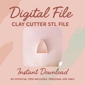 Pode incluir: Imagem de um arquivo digital com o texto "Digital File" e "Instant Download". A imagem apresenta um arquivo STL de cortador de argila bege claro, em forma de arco arredondado. O fundo é rosa claro.