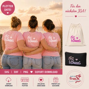 Könnte beinhalten: Drei Frauen in rosa T-Shirts mit dem Aufdruck "Team Braut" auf dem Rücken, die sich umarmen. Das Bild zeigt auch einen Kordelzugbeutel und eine schwarze Tasche, beide mit demselben Text. Der Text "PLOTTER DATEI" befindet sich in einem rosa Kreis.