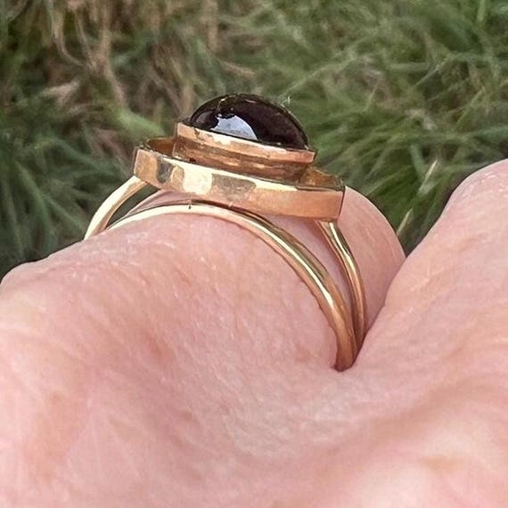 Vintage Solid 8k Yellow Gold Garnet Ring Size 5 1… - image 3