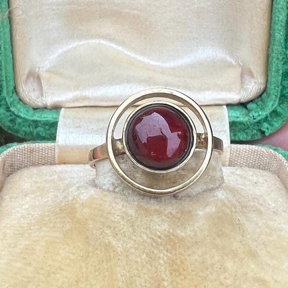 Vintage Solid 8k Yellow Gold Garnet Ring Size 5 1… - image 5