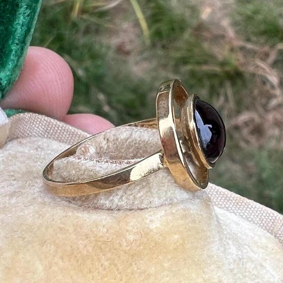 Vintage Solid 8k Yellow Gold Garnet Ring Size 5 1… - image 7