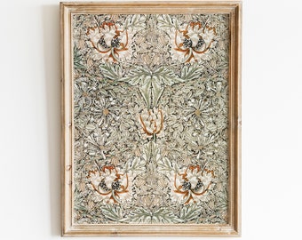 Könnte beinhalten: Ein gerahmter Vintage-Druck mit einem floralen Muster in Grün-, Braun- und Weißtönen. Der Druck zeigt ein sich wiederholendes Design aus stilisierten Blumen und Blättern. Der Rahmen ist in hellem Holz gehalten.