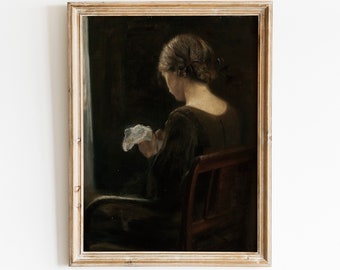 Pode incluir: Uma pintura vintage de uma mulher sentada em uma cadeira, olhando para baixo para um pedaço de tecido em suas mãos. A pintura é feita em uma paleta escura com cores suaves, e o rosto da mulher é obscurecido por sombras. A pintura é emoldurada em uma moldura de madeira simples.