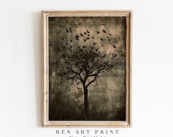 Puede incluir: Una impresión de estilo vintage de un árbol desnudo con una bandada de pájaros volando lejos de él. El fondo es gris oscuro, texturizado y descolorido.