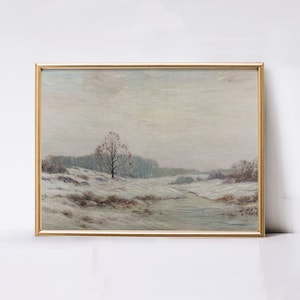 K&ouml;nnte beinhalten: Ein gerahmtes Gem&auml;lde einer Winterlandschaft mit einem einzelnen Baum im Vordergrund und einem Wald im Hintergrund. Der Himmel ist blassblau mit zarten Wolken. Der Boden ist mit Schnee bedeckt.