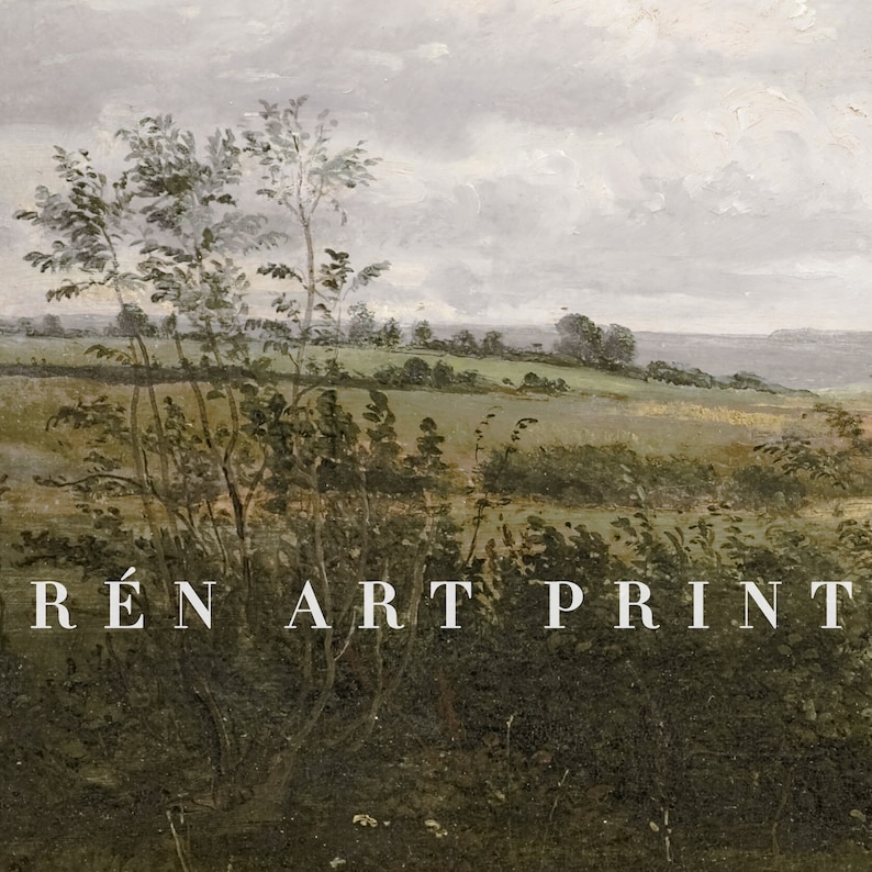 Pode incluir: Uma impress&atilde;o de arte de paisagem em estilo antigo com um campo, &aacute;rvores e um c&eacute;u nublado. A obra de arte tem uma paleta de cores suaves de verdes, castanhos e cinzas, com o texto "R&Eacute;N ART PRINT" na parte inferior.