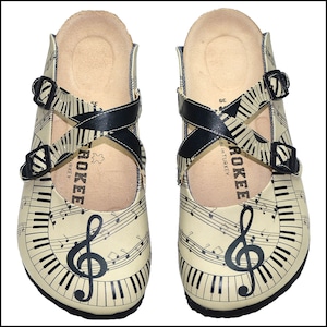 Musical Note Themed Comfortable Summer Women&#39;s Clogs