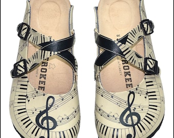 Musical Note Themed Comfortable Summer Women&#39;s Clogs