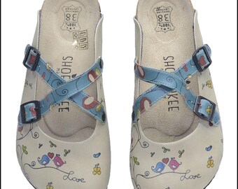 Niedliche Clogs mit Liebesvogel-Print für Damen, florale Pantoletten im Cottagecore-Stil, bequeme Sandalen mit verstellbarem Riemen, handgefertigte Slipper