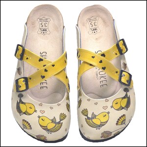 YELLOW BIRD Themed Summer Women&#39;s Clogs