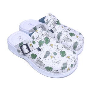 Parrot Print Clogs: Women&#39;s Comfortable Nursing Shoes