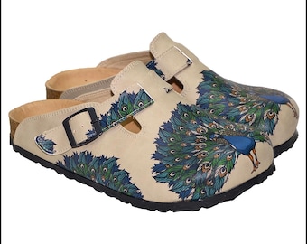 Zuecos con estampado de pavo real para mujer – Zuecos cómodos sin cordones con hebilla – Mules casuales con diseño artístico de aves – Un regalo único para ella