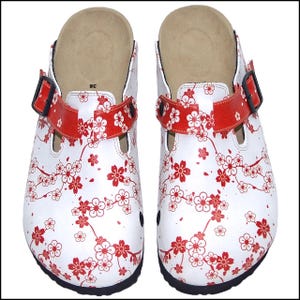 RED LEAF Patterned Comfortable Women&#39;s Clogs, Comfortable Nurse & Doctor Clogs, Traveler Clogs
