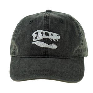 T-Rexスカル刺繍入りダッドハット、調節可能なコットンツイル、顔料染め