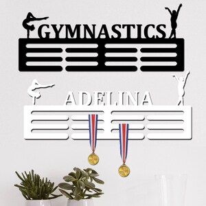 Colgador de medallas personalizado para gimnasia con nombre, 12 peldaños para medallas y cintas, exhibición de premios de medalla de gimnasta imagen 1