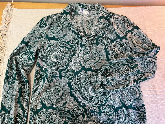 70s Ship 'n Shore 100% Nylon Green Paisley Blouse - image 7