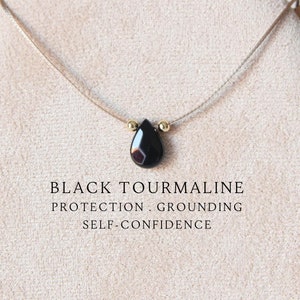 Collana di tormalina nera, pietra portafortuna di ottobre. Gioielli personalizzati, regalo per il 21° compleanno per donne. Protezione, radicamento, sollievo dall'ansia, motivazione.