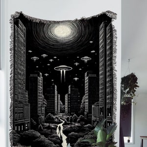 UFO Attack Woven Throw Blanket: Retro Flying Saucer Woven Tapestry, Sci Fi Art Blanket for Area 51 Cosmic Room Decor, Weird Oddities Decor