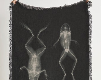 Frog XRay Woven Throw Blanket: Minimalist Dark Art Frog Woven Tapestry And Gothic Frog Blanket For Goblincore and Dark Cottagecore Decor