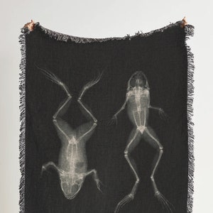 Frog XRay Woven Throw Blanket: Minimalist Dark Art Frog Woven Tapestry And Gothic Frog Blanket For Goblincore and Dark Cottagecore Decor