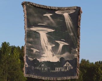 UFO Invasion Woven Throw Blanket: Retro Flying Saucer Woven Tapestry, Sci Fi Art Blanket for Area 51 Cosmic Room Decor, Weird Oddities Decor