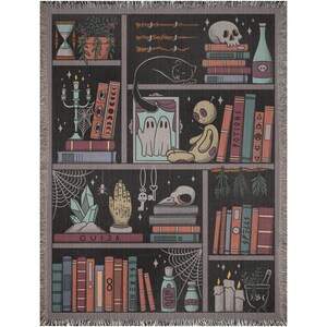 Witchcore boekenplank geweven deken | Whimsygoth Book Nook Halloween-tapijt, donker academische decor met heksenschedel en zwarte katkunst afbeelding 8