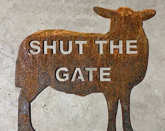 Sheep ‘Shut The Gate’ Sign - Rusty Metal Garden Art - Garden Decoration - Farmer Gift - Outdoor Wall Decoration - Farm Animal - Lamb Shape