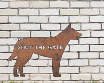 Kelpie ‘Shut The Gate’ - Rusty Yard Art - Garden Art Decoration - Metal Wall Art - Gift for Dog Owner - Dog Decor - Metal Welcome Sign