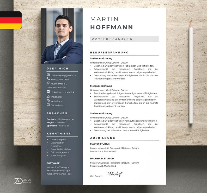 Lebenslauf Vorlage, bewerbungsvorlage, lebenslaufvorlage, bewerbungsvorlagen, cv deutsch, moderner lebenslauf, lebenslauf deutsch, bewerbung vorlage. Zweispaltiges Design in blau,  tabellarisch, einseitig, zweiseitig, mit Foto, mit Bild. Vorlagen für online Bewerbung in Finanzwesen, Sozialwesen, Fachprofile, Ingenieure, Architekten, etc. Kompatibel mit Microsoft Office, Microsoft 365, OpenOffice, Open Office, Microsoft Word, Apple Mac Pages, Libre Office, LibreOffice - Design by ZolaDigital