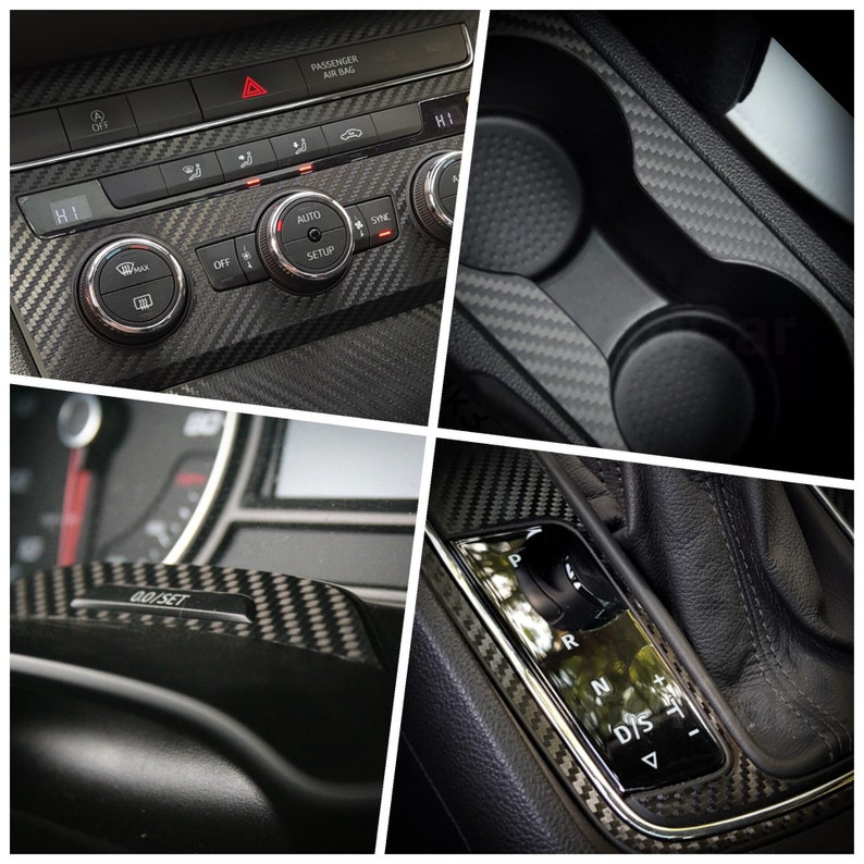 Puede incluir: Primer plano del interior de un coche con detalles de fibra de carbono. La imagen muestra el salpicadero, la palanca de cambios y los portavasos. El salpicadero tiene botones etiquetados como "HI", "OFF", "AUTO", "SETUP" y "SYNC". La palanca de cambios tiene las letras "P", "R", "N", "D/S" y un signo m&aacute;s y menos. Los portavasos est&aacute;n vac&iacute;os.
