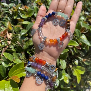 7 Chakras Crystal Bracelet with Charms - 8mm Beads | Crown, Third Eye, Throat, Heart, Solar Plexus, Sacral, Root | Healing Gemstone Jewelry