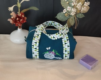 Trousse de toilette, XL, en nid d'abeille vert brodé