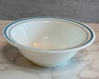 Cuenco redondo con borde Corning vintage, banda azul turquesa, 21,5 cm, vidrio leche de mediados de siglo