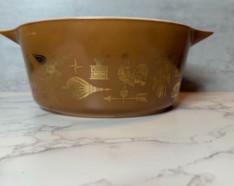 Vintage Pyrex Early American Casserole Dish 475-B – 2.5 Qt – Brown & Gold – 1960s