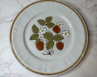 Vintage Americana Hearthside “Berries ’N Cream” Stoneware Dinner Plate – 10.5"