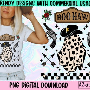 Puede incluir: Un dise&ntilde;o digital que presenta un fantasma con un sombrero de vaquero con el texto "Boo Haw" en un letrero encima. Dos pistolas est&aacute;n a cada lado del fantasma. El dise&ntilde;o est&aacute; en una camiseta blanca con un patr&oacute;n de cuadros en la parte inferior.