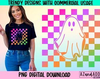 Op de afbeelding: Zwart T-shirt met een spookafbeelding op een geruite achtergrond in roze, oranje en groene tinten. De tekst "TRENDY DESIGNS WITH COMMERCIAL USAGE" en "PNG DIGITAL DOWNLOAD" staan bovenaan en onderaan de afbeelding.