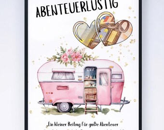 May include: A framed print featuring a pink vintage camper illustration with floral accents and the German text "ABENTEUERLUSTIG". Two heart-shaped illustrations are above the camper. The print includes the text "Ein kleiner Beitrag für große Abenteuer damit deine nächste Reise unvergesslich wird."