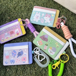 Sternenwald-süßer Kartenhalter-Mappen-Frauen mit Schlüsselanhängern und Armbändern, kawaii kleiner Mini dünner Kartenhalter für Reisepass Ausweis Mädchen