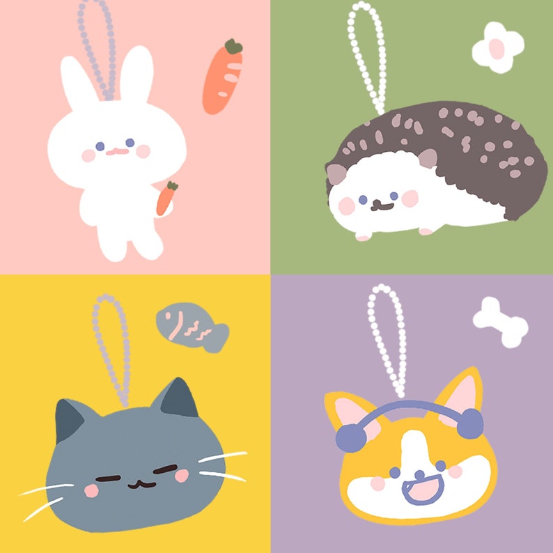 Op de afbeelding: Vier kleurrijke illustraties van dierencharms met een touwtje eraan. De charms zijn een wit konijn dat een wortel vasthoudt, een bruin en wit egeltje, een grijze kat en een gele en oranje corgi met koptelefoon.