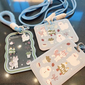 Porta credencial de identificación con diseño de perros de invierno en el bosque estrellado con cordón, bonito tarjetero navideño, cordón para profesores, accesorio de invierno para profesores, regalo para ella