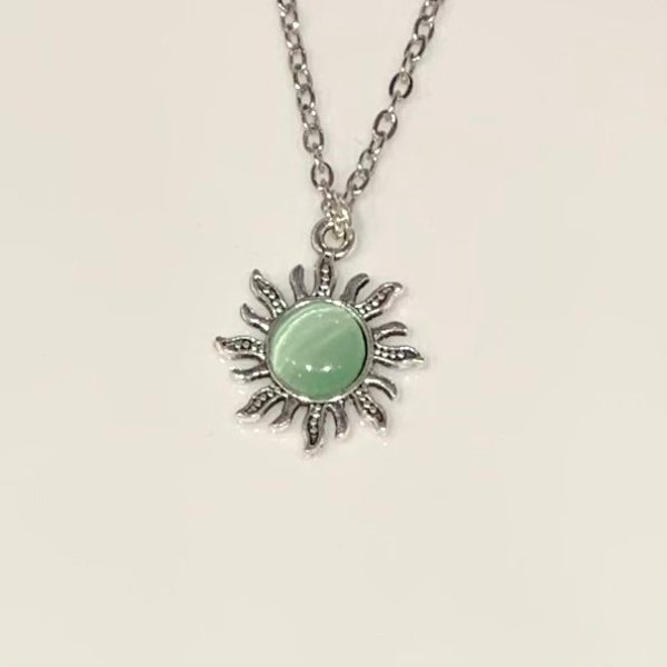Green Sun Charm Necklace, Unisex/Charm/Silver/Sun Charm Necklace, Birthday/Anniversary/Mother’s Day gift, Sun Charm jewellery