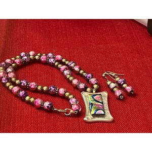 Vintage handmade glass pendant necklace with matching earrings set good condition