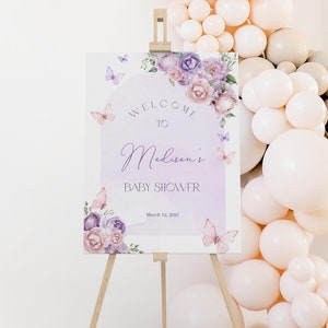 Plantilla de letrero de bienvenida para baby shower encantado, póster de entrada con mariposas florales en color morado y rosa, bienvenida editable con mariposas de hadas, Corjl BBS140