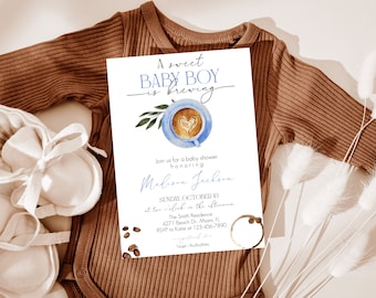 Peut inclure: Une invitation de fête prénatale bleu et blanc avec une illustration de tasse de café et le texte "A sweet baby boy is brewing". L'invitation est pour une fête prénatale en l'honneur de Madison Jackson le dimanche 18 octobre.