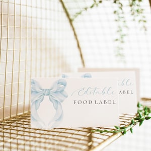 Bearbeitbares Etikett für die blaue Schleifen-Babyparty, Baby, süßes pastellblaues Babyparty-Nahrmittelzelt, staubige blaue Bogen-Babyparty-Tischkarte, BBS151