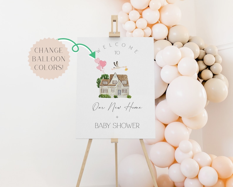 Puede incluir: Bienvenido a nuestro nuevo hogar + Baby Shower cartel con una ilustraci&oacute;n de una casa y una cig&uuml;e&ntilde;a. El cartel est&aacute; en un caballete de madera frente a un arco de globos.